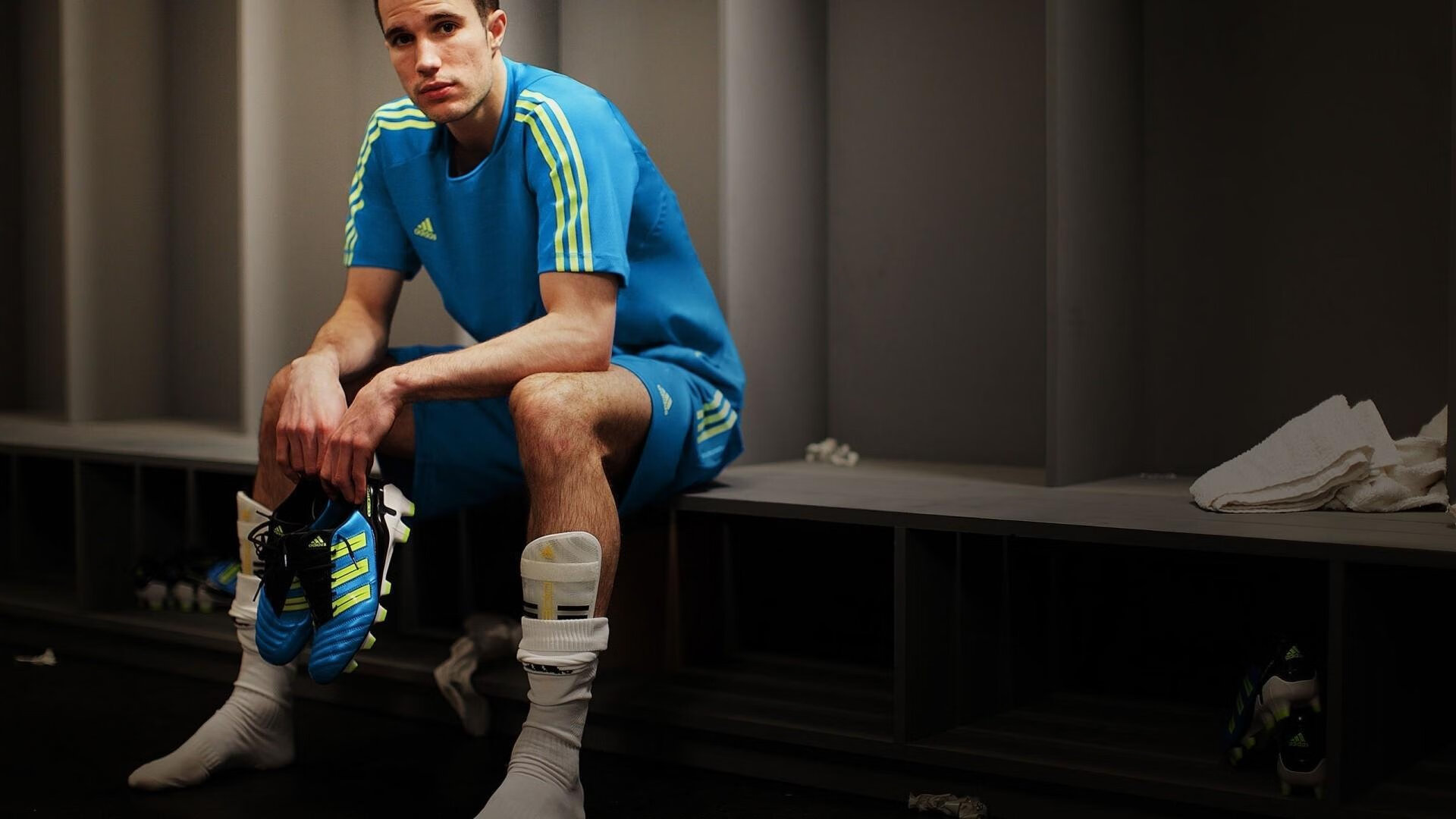 体育竞猜网站-防线崩塌成噩梦，英超豪门巴黎圣日耳曼帽子戏法再刺穿泰山，帽子戏法刺穿泰山，防线崩塌成噩梦